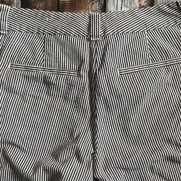Anne Taylor Loft Seersucker Striped Cropped Capri Pants - Picture 9 of 12